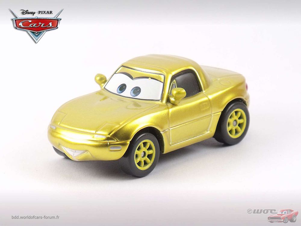 Gold Mia - LOOSE - (2008 - World of Cars) toy car collectible - Main Image 2