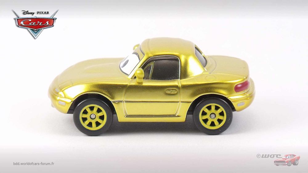 Gold Mia - LOOSE - (2008 - World of Cars) toy car collectible - Main Image 4