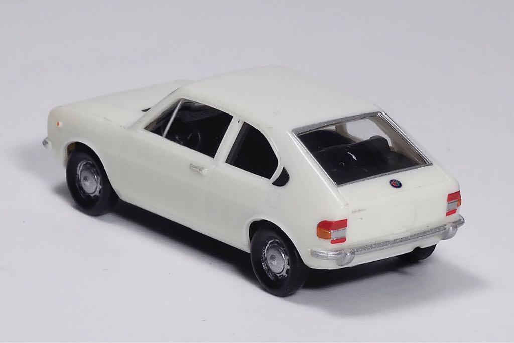 Alfa Romeo Alfasud Ti - Alfa Romeo toy car collectible - Main Image 2