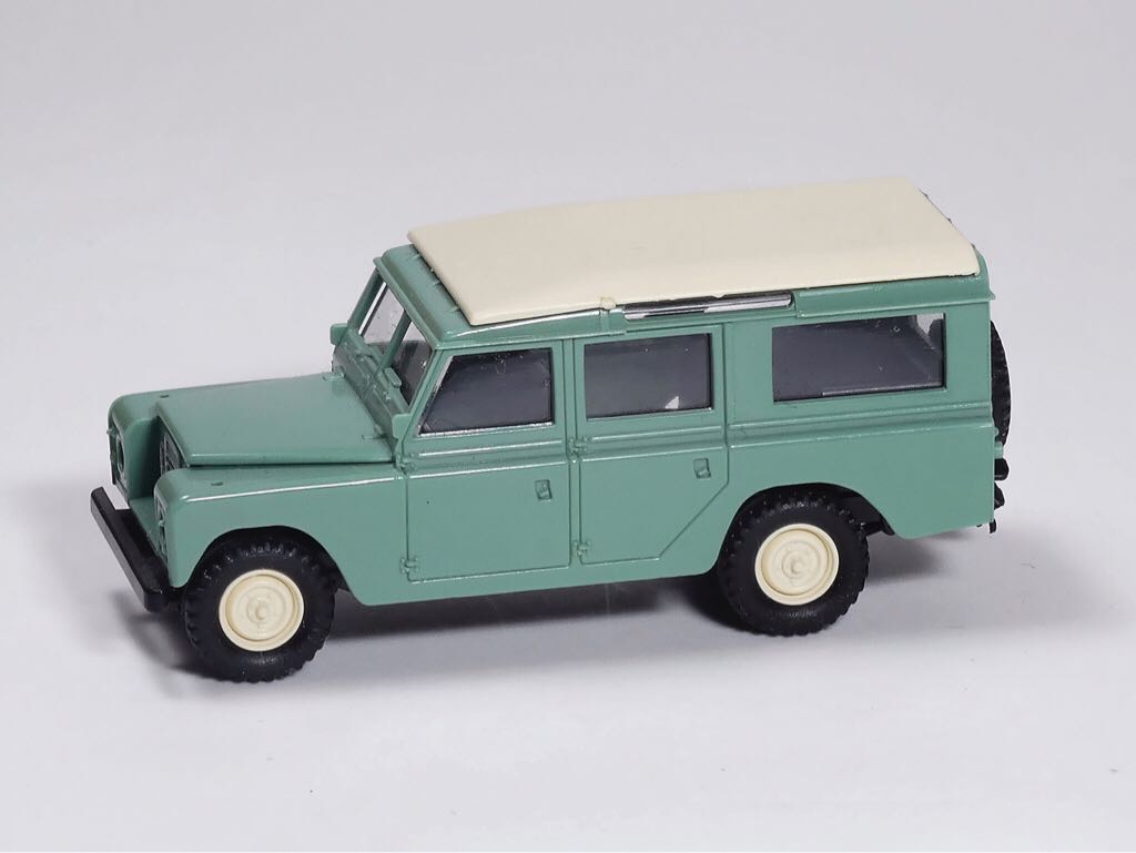 109 Station Wagon - Land Rover toy car collectible - Main Image 2