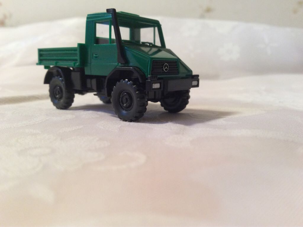 L 1413 THW Pritsche/Plane