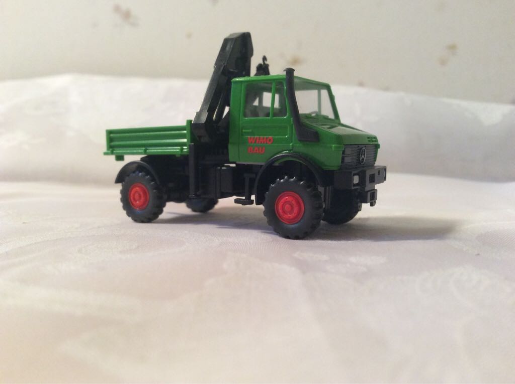 U 1700 L mit Ladekran - Mercedes-Benz Unimog toy car collectible - Main Image 1