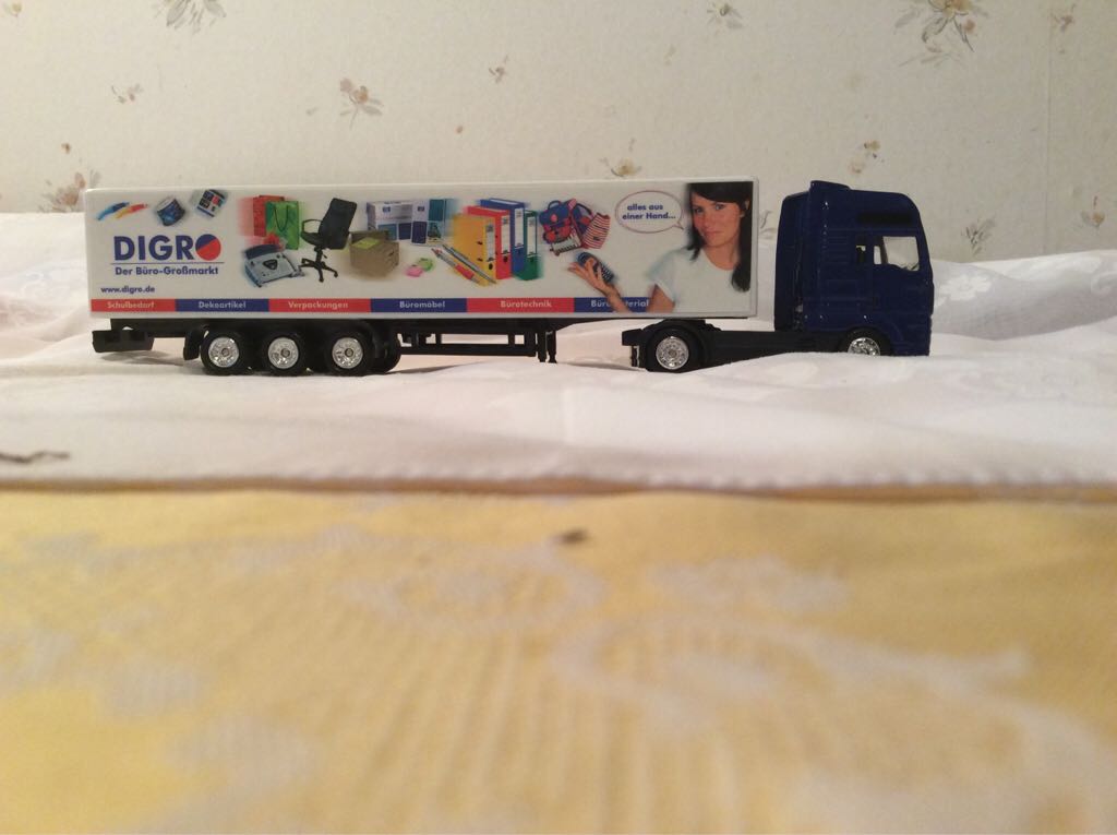 MAN Koffersattelzug DIGRO - MAN toy car collectible - Main Image 1