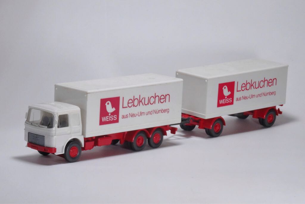 22.320 Kofferlastzug Lebkuchen Weiss - MAN Büssing toy car collectible - Main Image 2