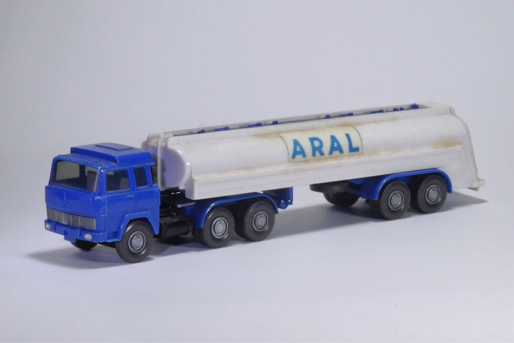 Magirus Deutz Tanksattelzug Aral - Magirus Deutz toy car collectible - Main Image 2