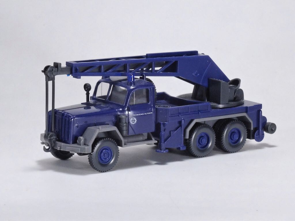 Magirus Deutz Kranwagen THW - Magirus Deutz toy car collectible - Main Image 2