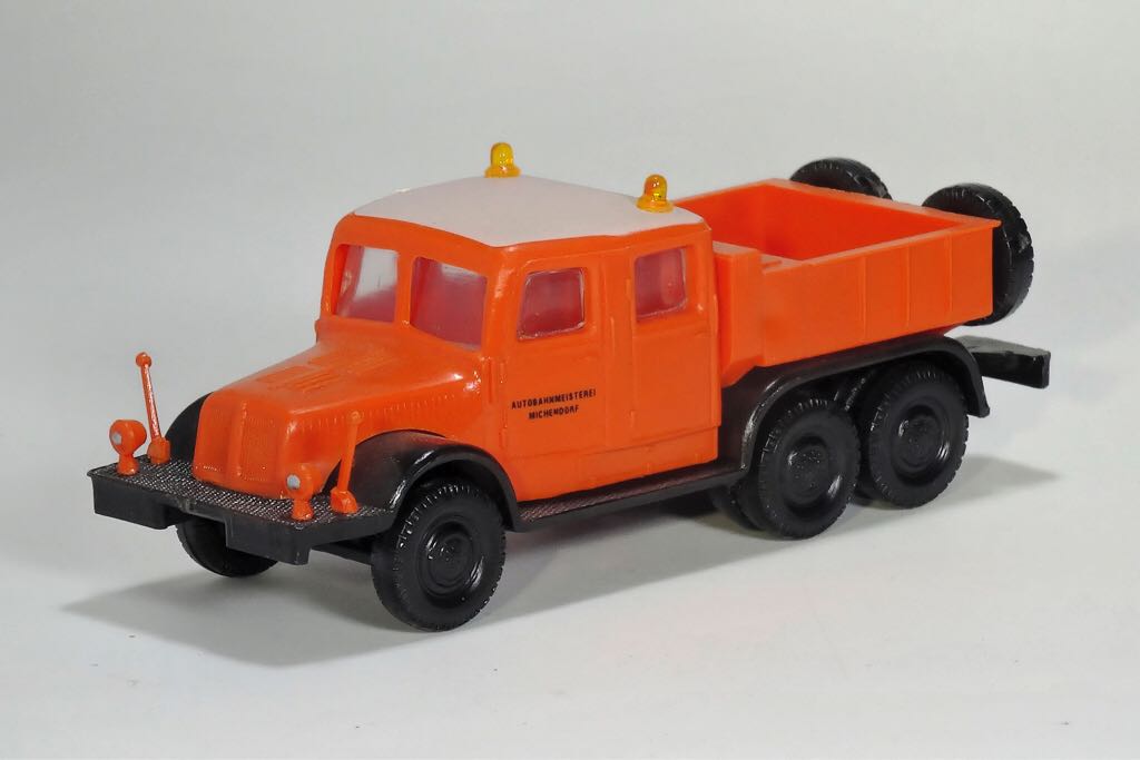Tatra Zugmaschine - Tatra toy car collectible - Main Image 2