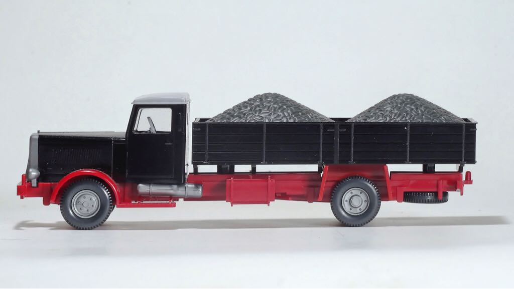 Hanomag Pritsche mit Kohlenladung - Hanomag toy car collectible - Main Image 2