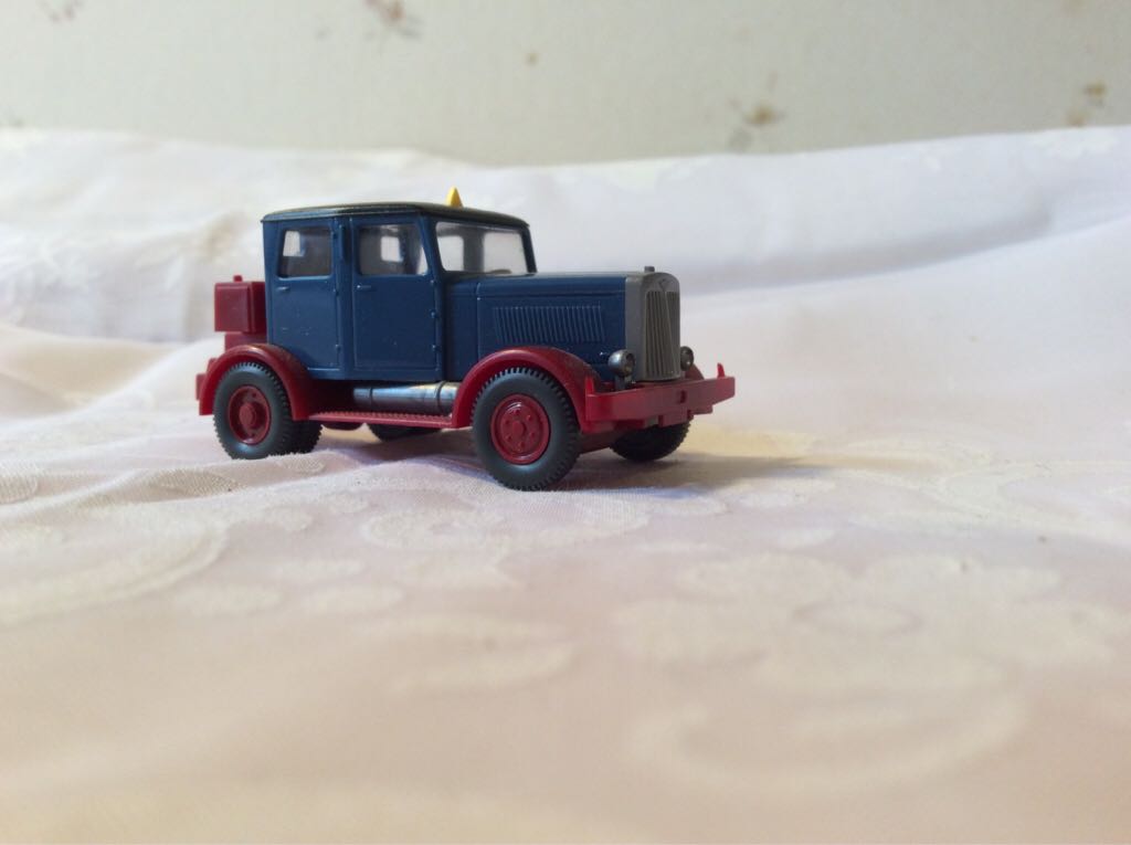 Hanomag Zugmaschine - Hanomag toy car collectible - Main Image 1