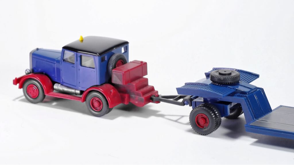 Hanomag Zugmaschine - Hanomag toy car collectible - Main Image 2