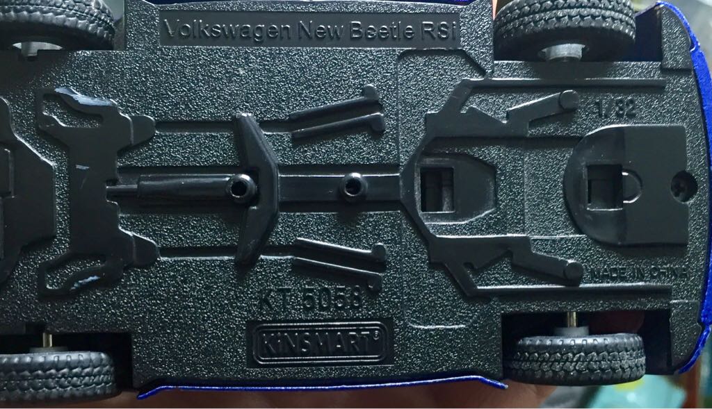 Volkswagen New Beetle RSi - 1/32 scale toy car collectible - Main Image 2