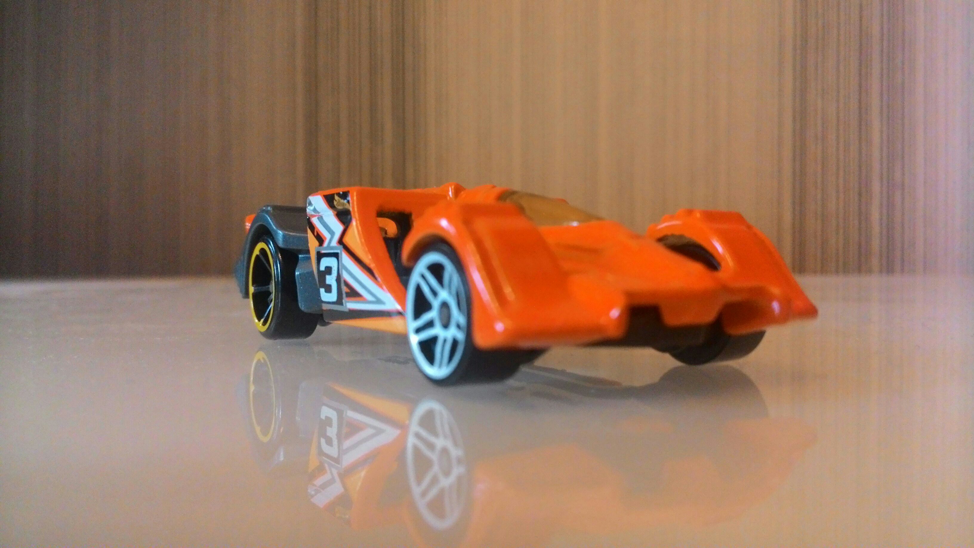 Epic Fast - HW Digital Circuit toy car collectible - Main Image 2