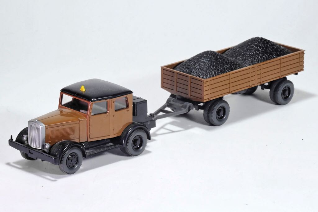 Hanomag Zugmaschine - Hanomag toy car collectible - Main Image 2