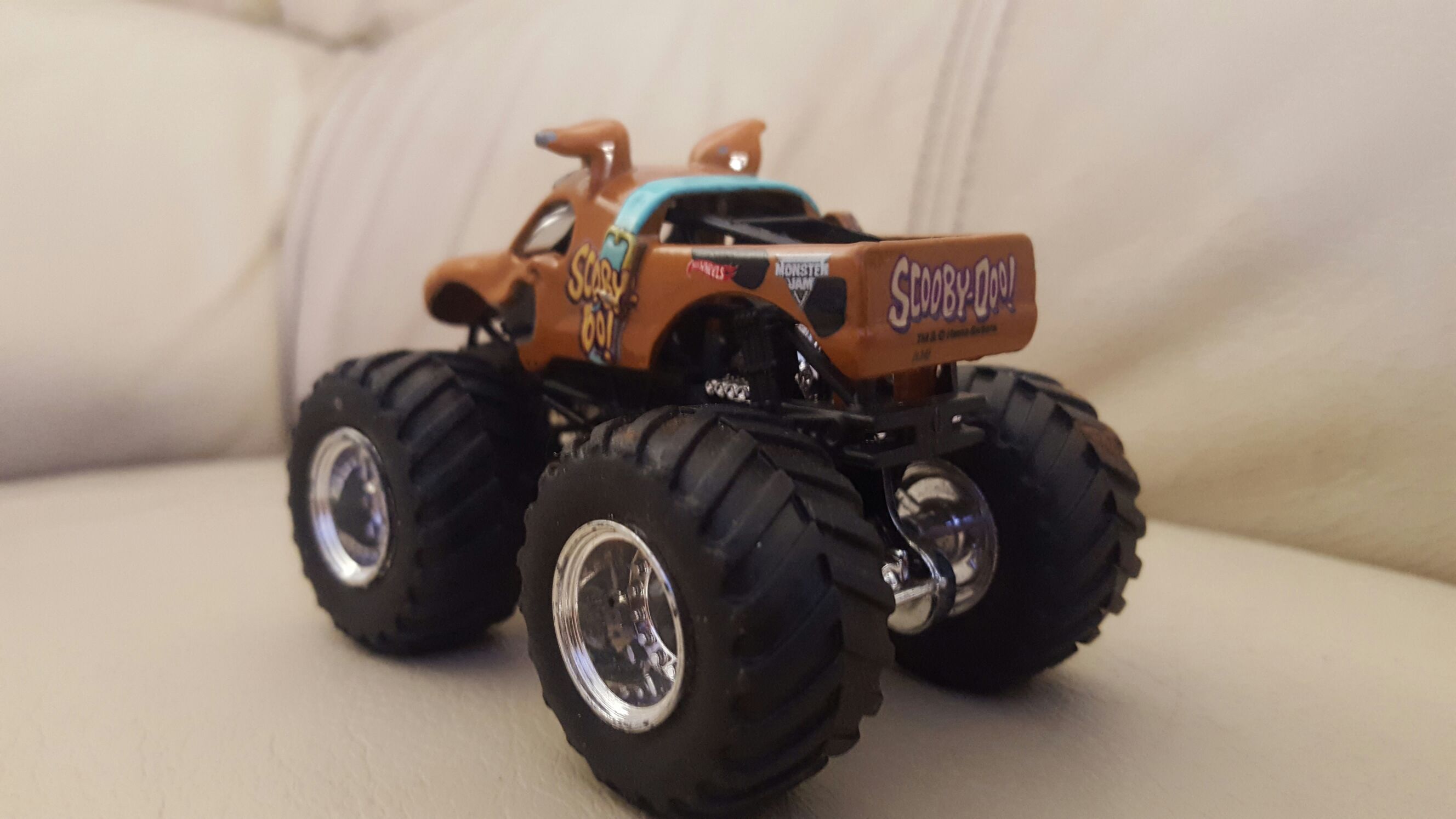 monster jam Scooby- Doo - 2016 Monster Jam toy car collectible - Main Image 2