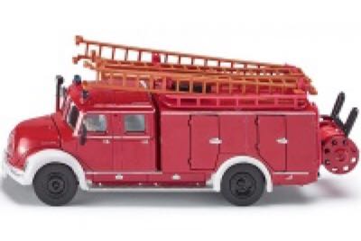 Mercedes Unimog U 400 Rüstwagen Feuerwehr mit Schlauchboot und Anhänger