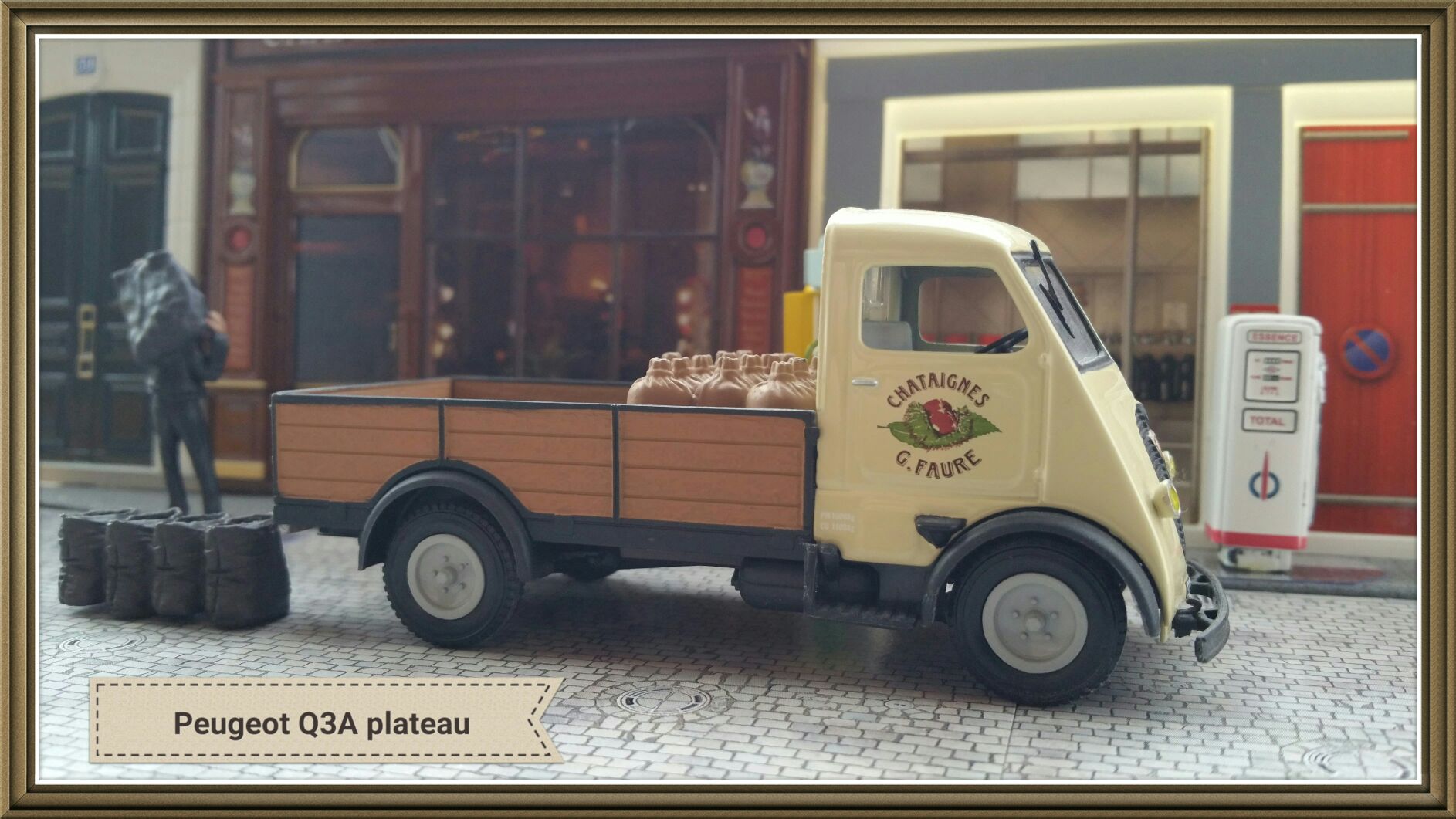 Peugeot Q3A - Collection Peugeot toy car collectible - Main Image 2