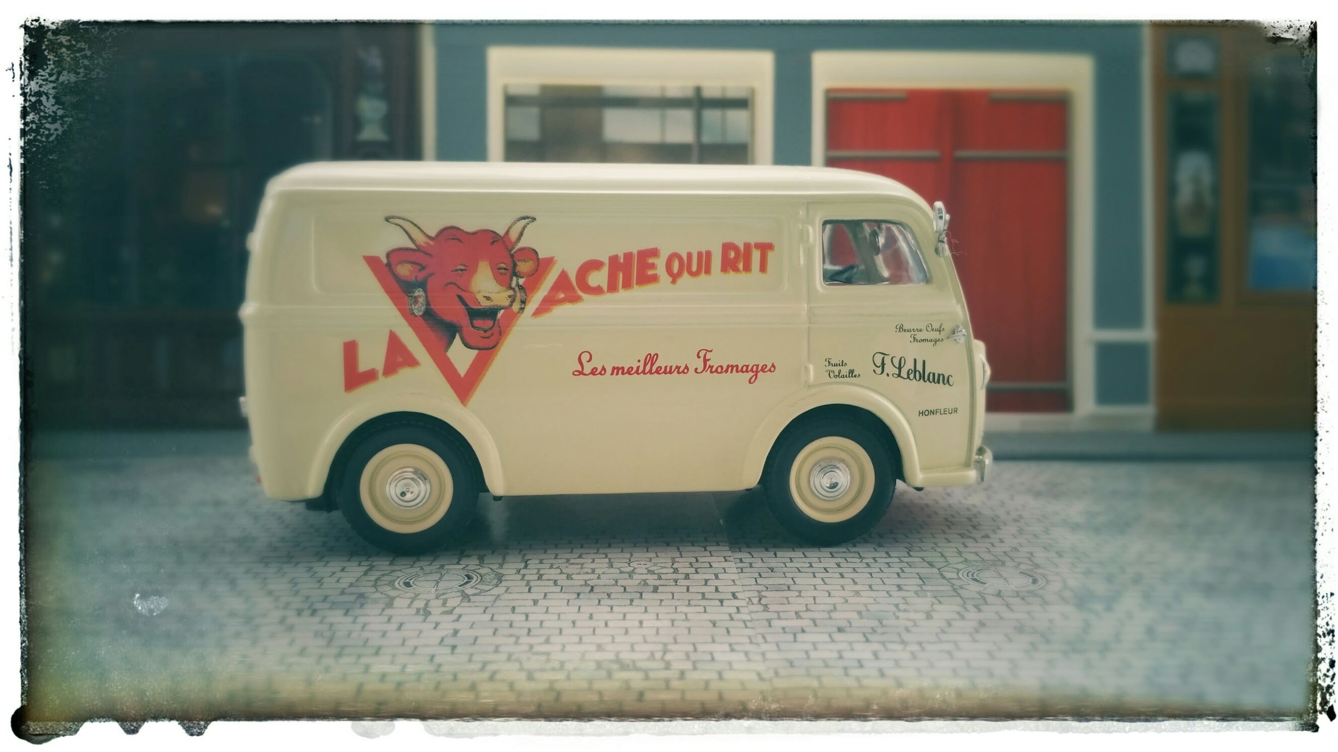 Peugeot D3A Fourgon - Collection Peugeot toy car collectible - Main Image 2