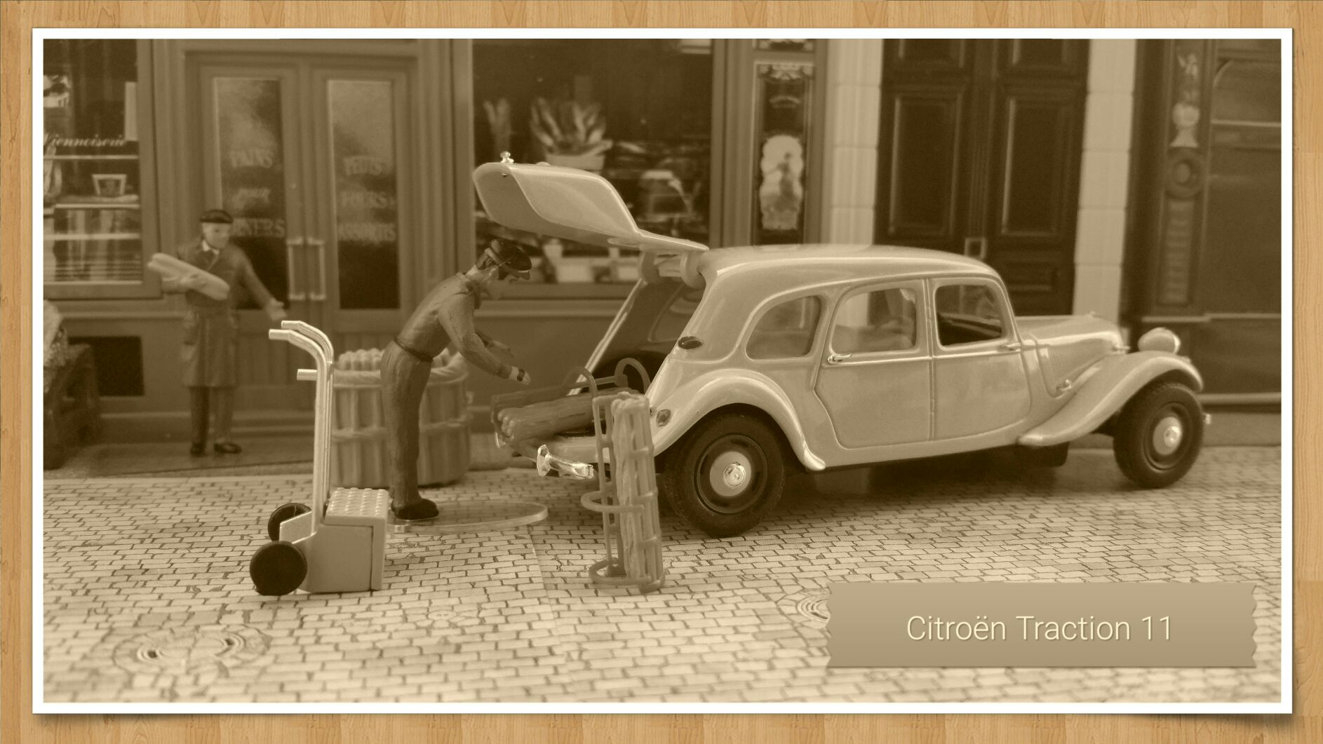 Citroën Traction 11cv Commerciale - La Saga Des Tractions toy car collectible - Main Image 2