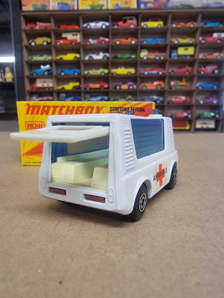 Stretcha Fletcha - 1-75 Matchbox Superfast toy car collectible - Main Image 3