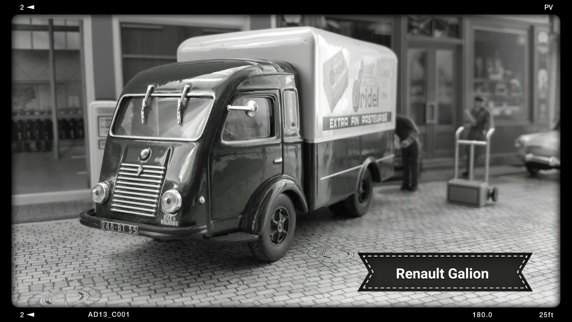 Renault Galion - Camionnettes d’antan toy car collectible - Main Image 2