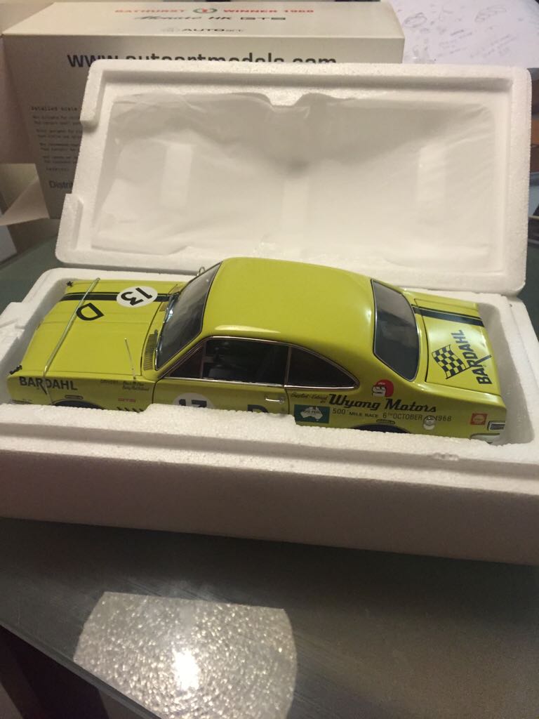 Nissan Caball Azul Repartidora De Periodicos 