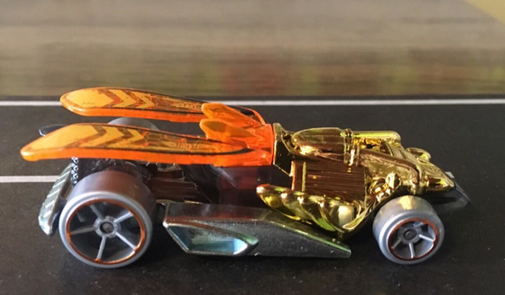 Dragging Tail  toy car collectible - Main Image 1