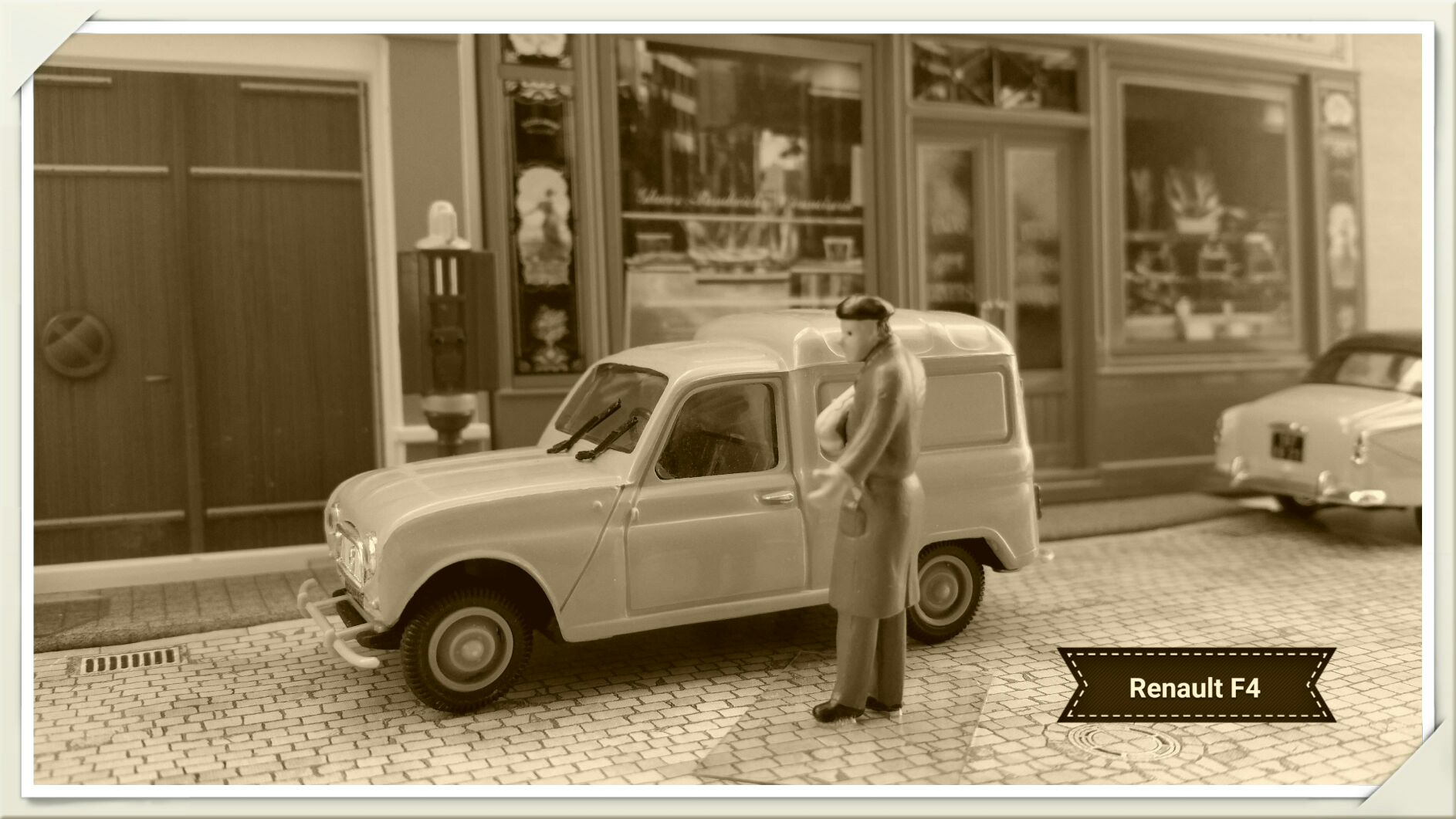 Renault F4 - Voitures françaises d’autrefois toy car collectible - Main Image 2