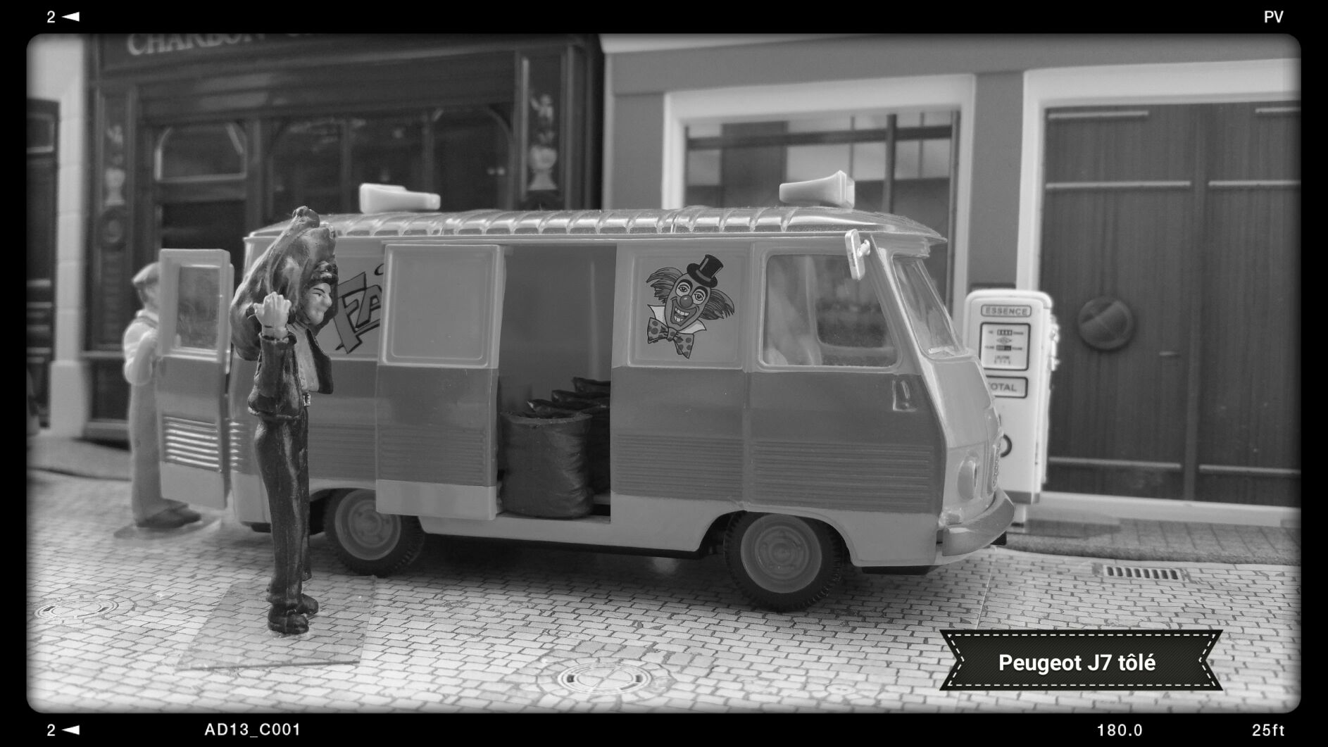 Peugeot J7 Tôlé - Collection Peugeot toy car collectible - Main Image 2