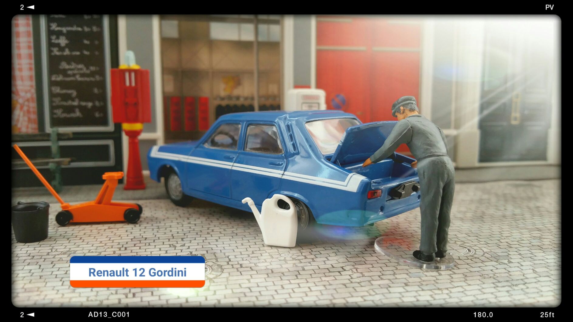 Renault R12 Gordini - Voitures françaises d’autrefois toy car collectible - Main Image 2