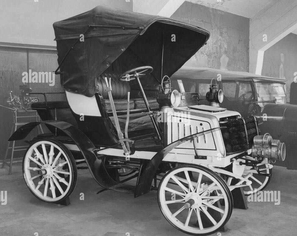 Fiat 8 CV - 1082 cc toy car collectible - Main Image 2