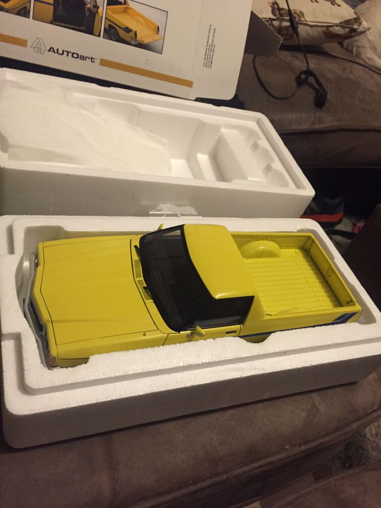 Autoart - Road Car toy car collectible - Main Image 1