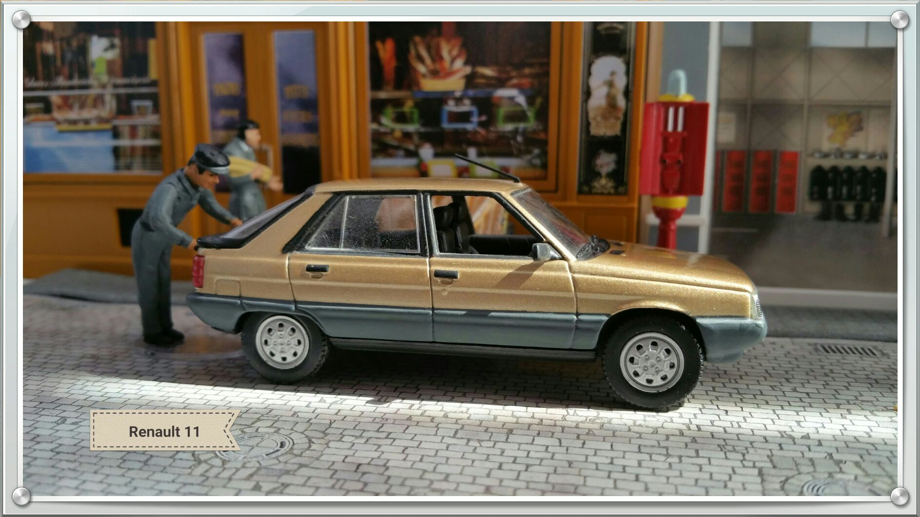 Renault R11 - Voitures françaises d’autrefois toy car collectible - Main Image 2