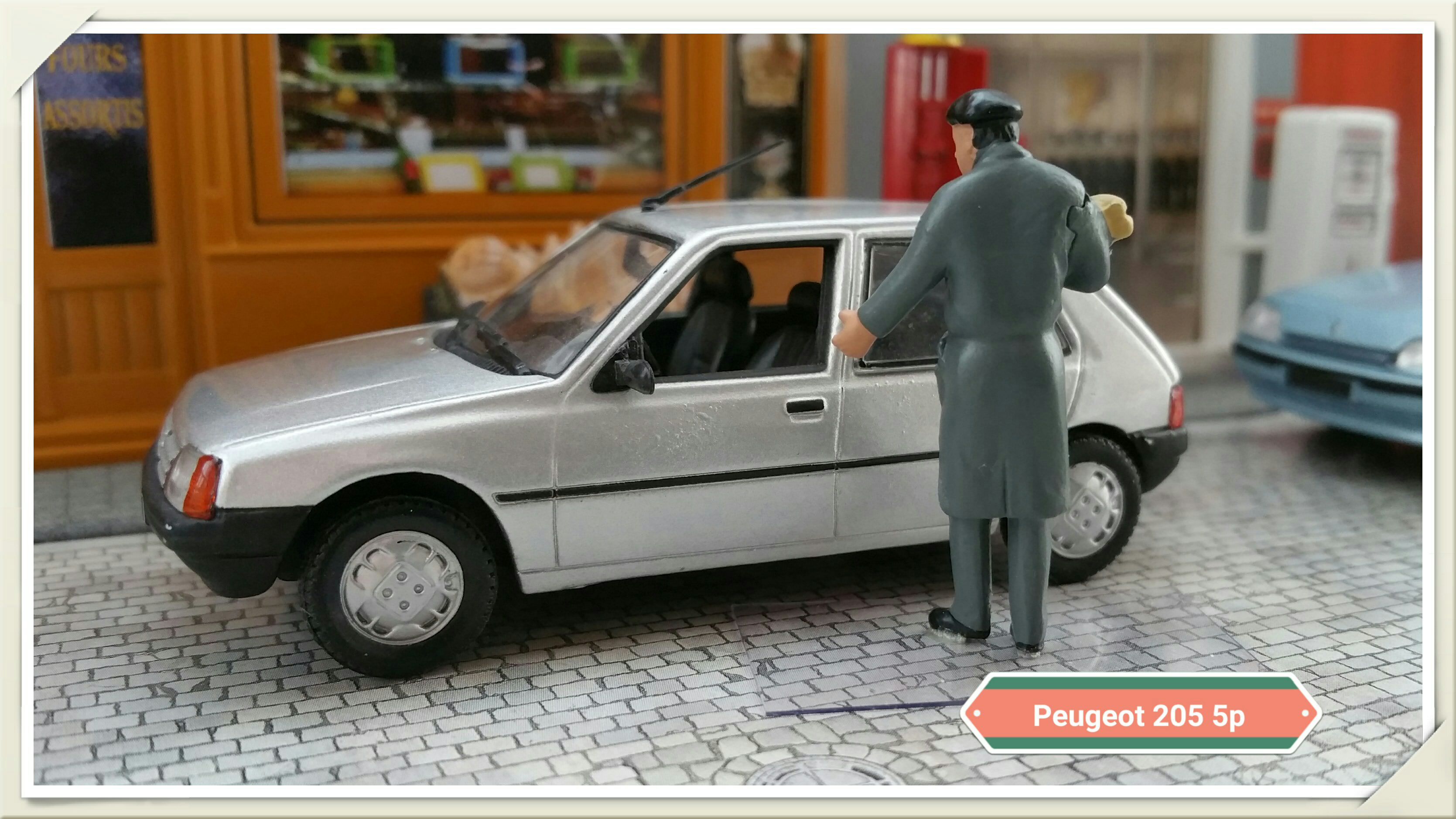 Peugeot 205 - Collection Peugeot toy car collectible - Main Image 2