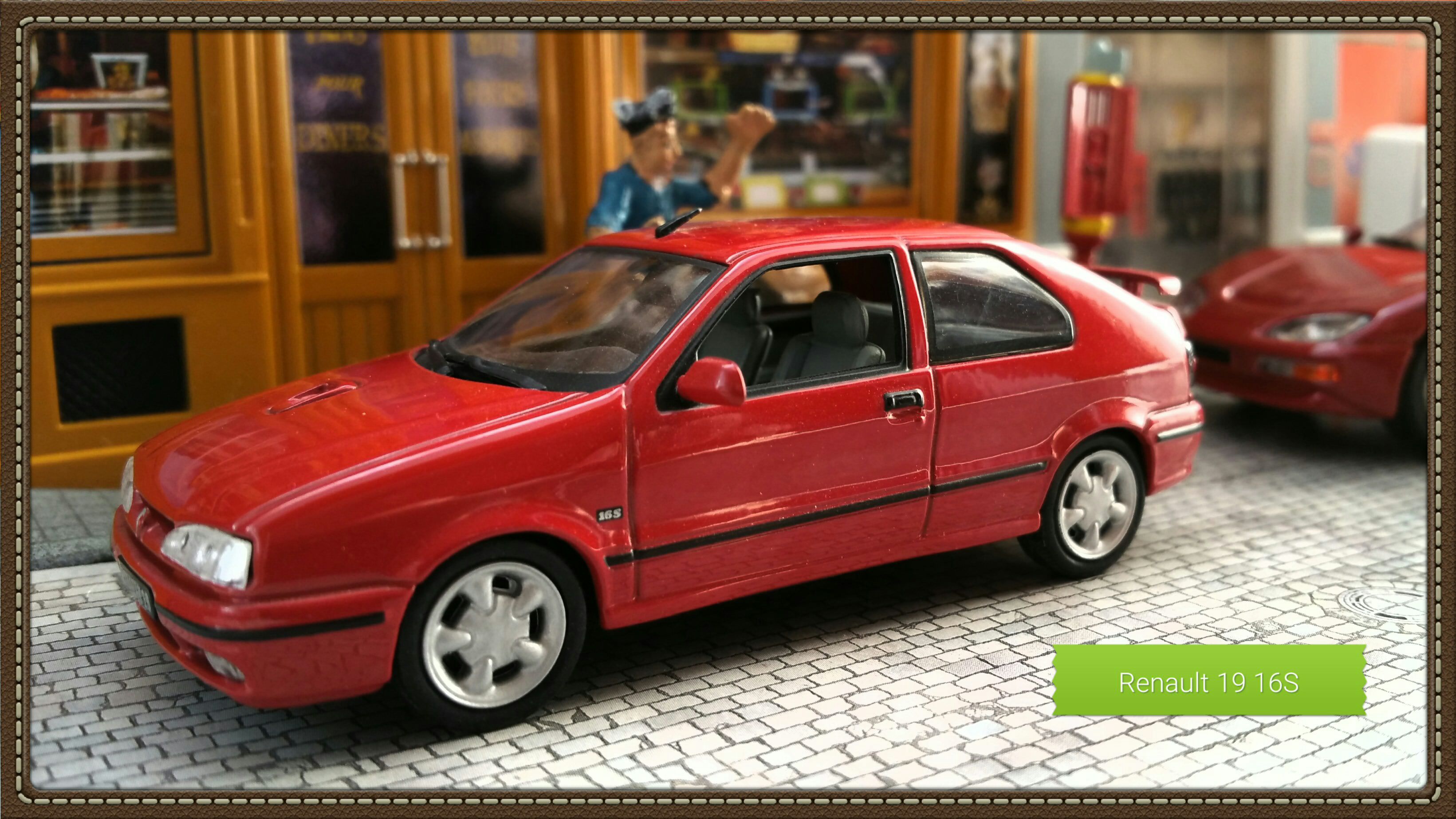 Renault R19 - Collection Renault toy car collectible - Main Image 2