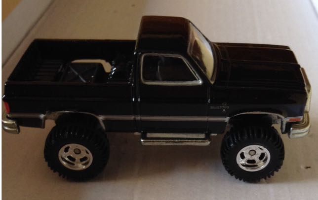 Camioneta Pick Up Chevy Silverado 1983 Negra - Hot Wheels toy car collectible - Main Image 2