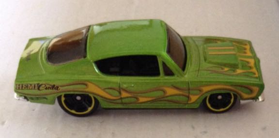 Hemi Cuda Verde Con Llamas - Hot Wheels toy car collectible - Main Image 2
