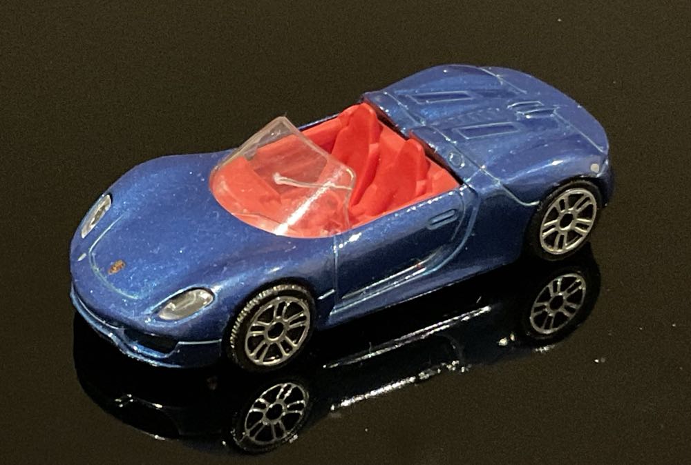 Porsche 918 Spyder - Majorette toy car collectible - Main Image 2