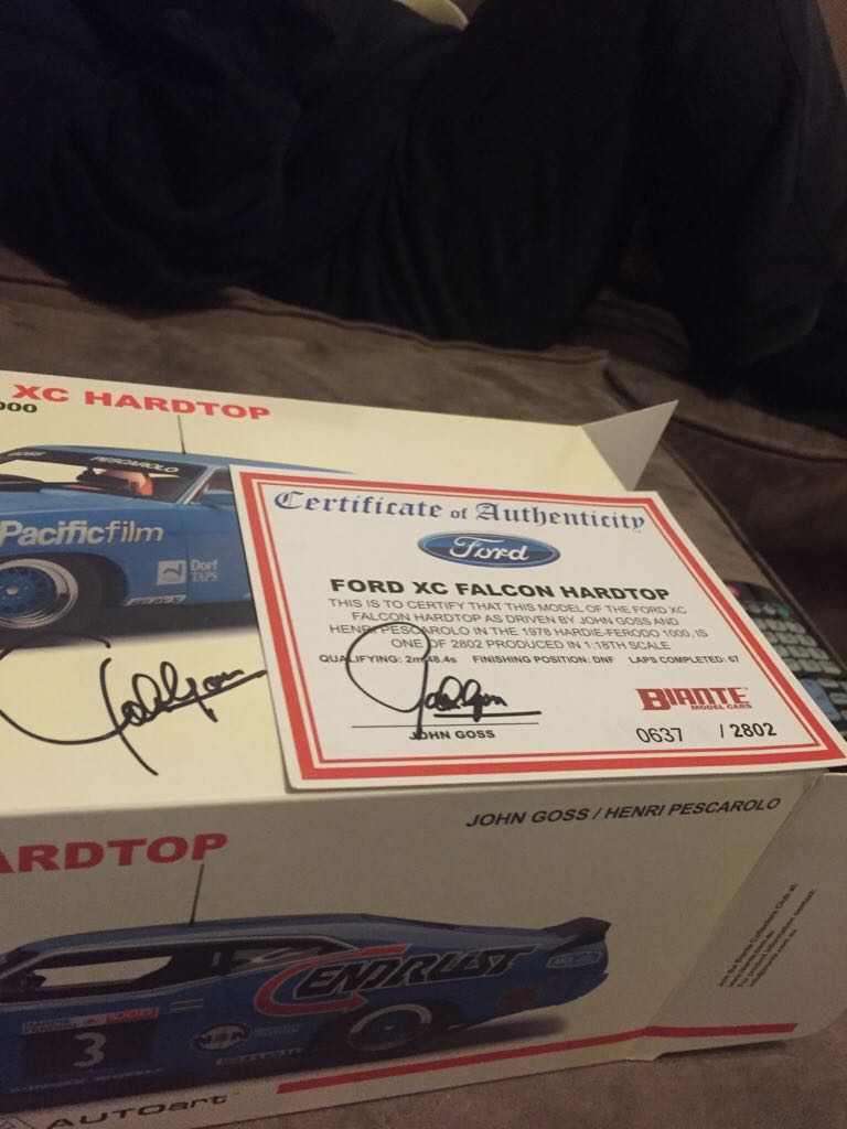 Autoart - V8 Supercars toy car collectible - Main Image 2