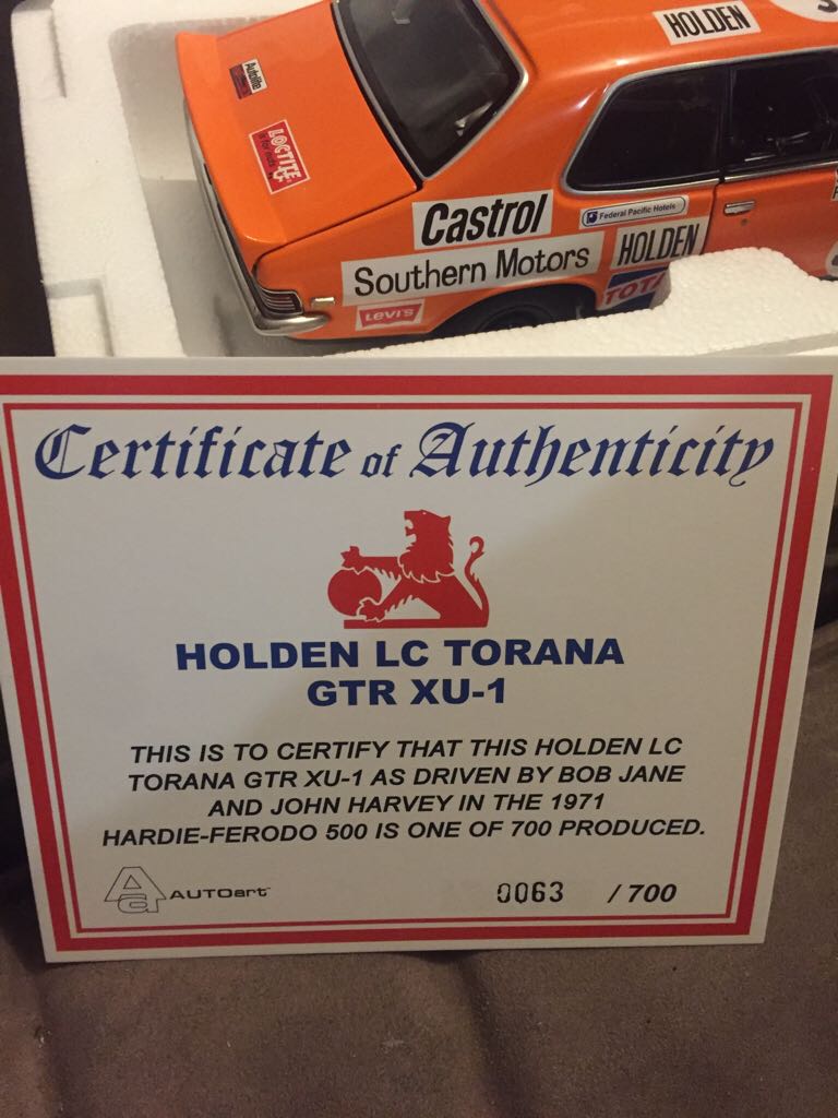 Autoart - V8 Supercars toy car collectible - Main Image 2