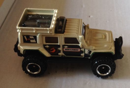 Jeep Wrangler Superlift Color Crema - Machtbox toy car collectible - Main Image 2