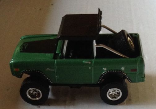Ford Bronco 1976 Verde Con 4 Faros Y Llanta Trasera - Greenlight toy car collectible - Main Image 2