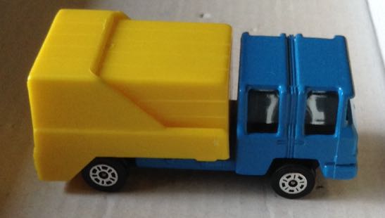 Refuse Truck Camion De Basura Azul Y Amarillo - Corgi Juniors toy car collectible - Main Image 2