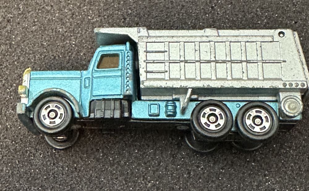 American Truck Camion De Volteo Azul Metalico - Tomica toy car collectible - Main Image 3