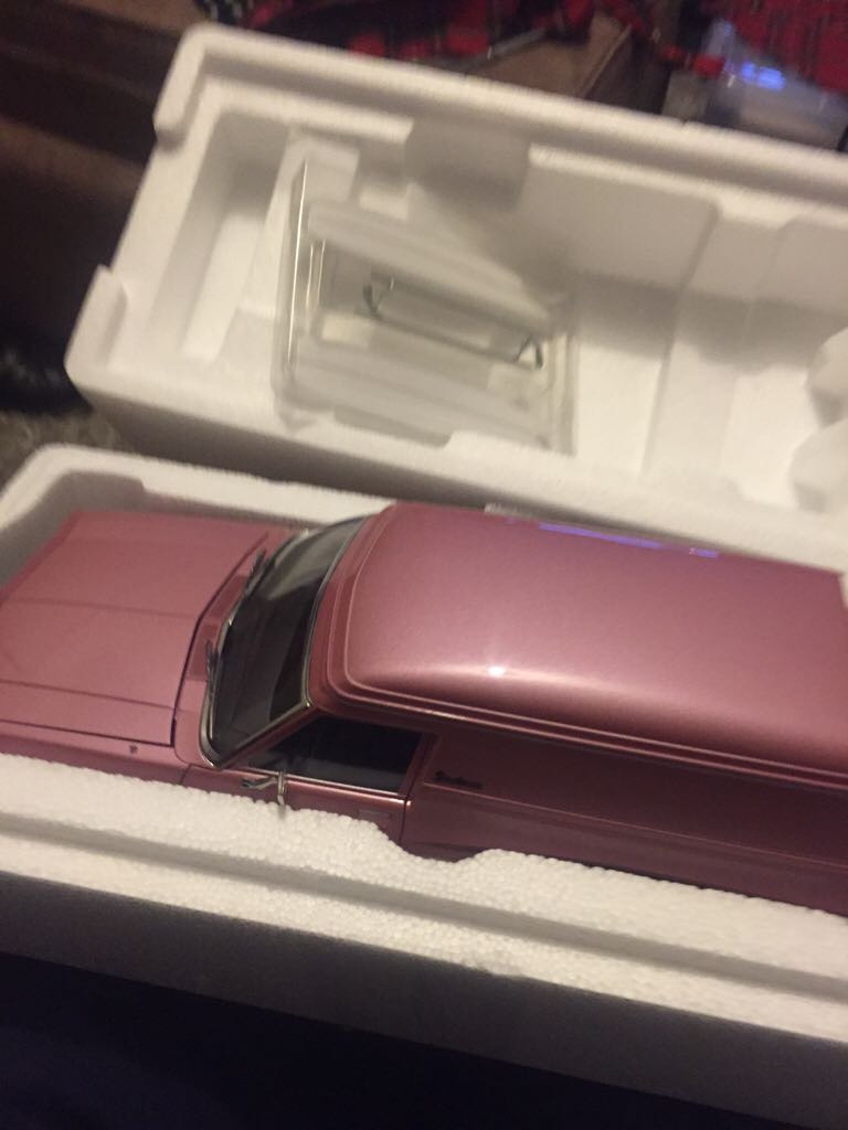 Autoart - Road Car toy car collectible - Main Image 1