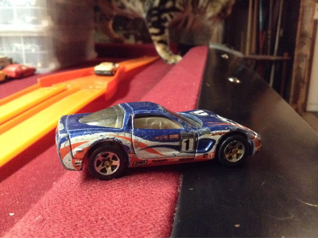 ’97 Corvette - 1998 Mainline Cars toy car collectible - Main Image 1