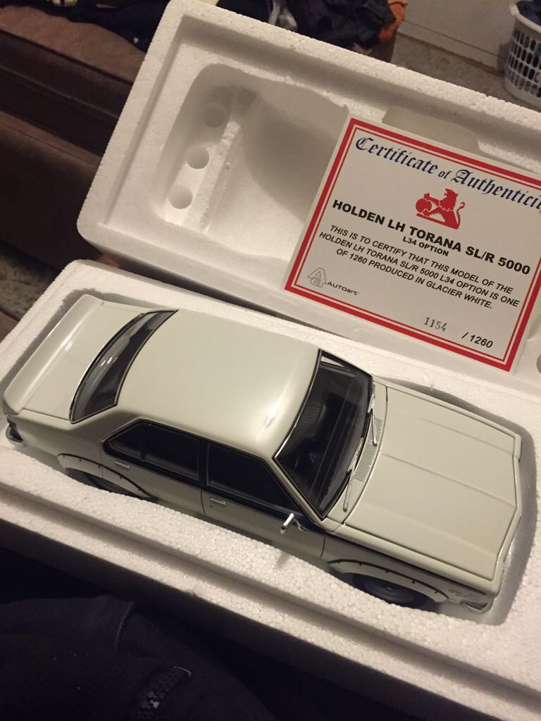 Autoart - Road Car toy car collectible - Main Image 1