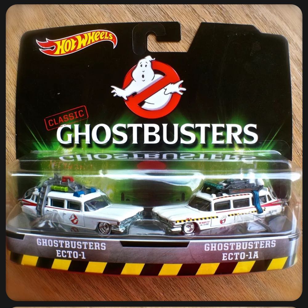 Ghostbusters Ecto-1 / Ecto-1 A - 2 Pack: Classic Ghostbusters toy car collectible - Main Image 4