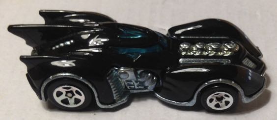 Batimobile Triple Ala Y Motor Expuesto Triple Faro - Hot Wheels toy car collectible - Main Image 2