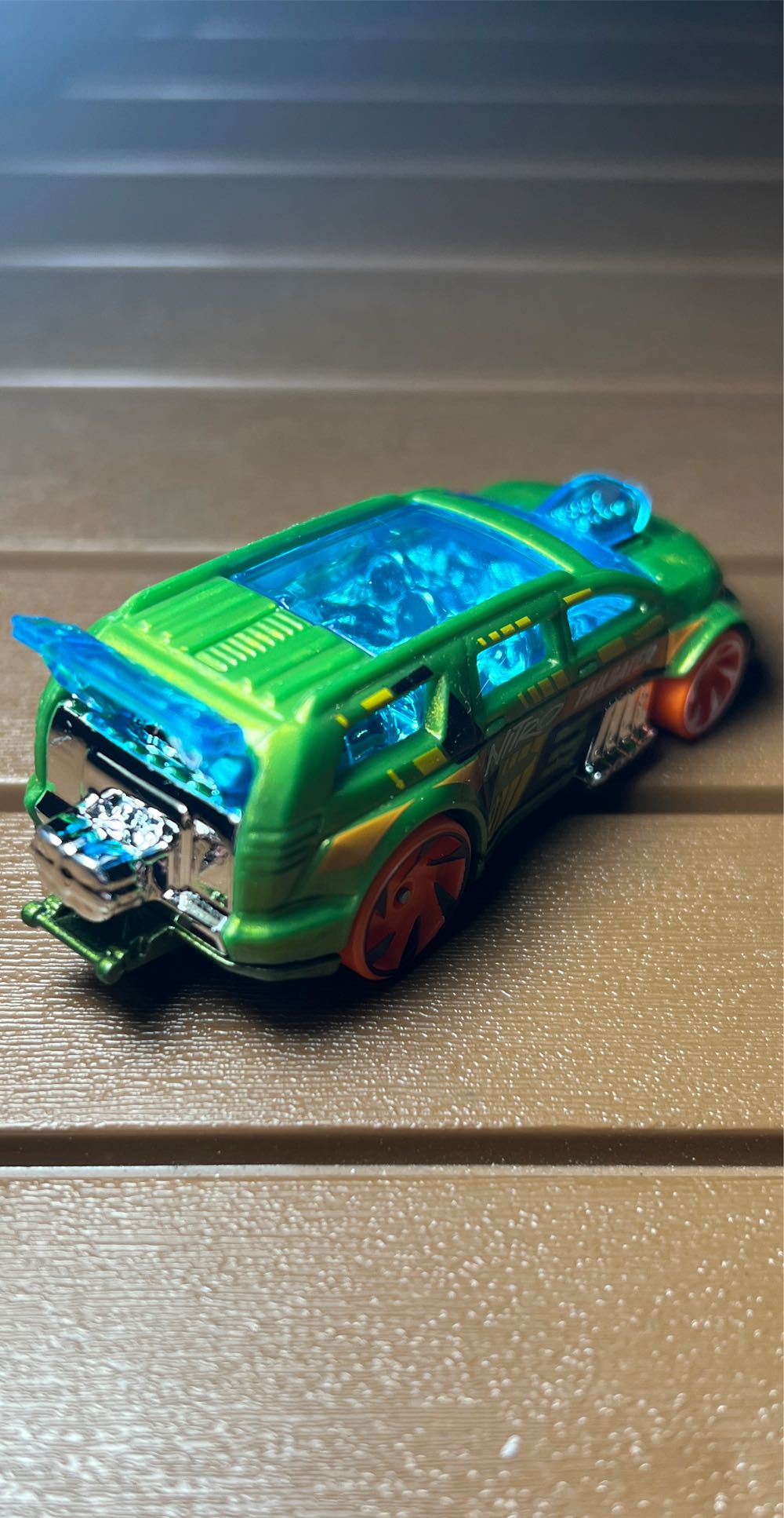 Nitro Tailgater Green - HW Race toy car collectible - Main Image 3