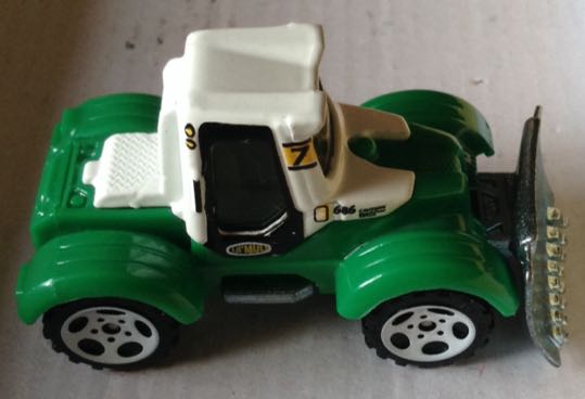 Tractor Plow Verde Y Blanco - Machtbox toy car collectible - Main Image 2